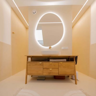 Fugenlose Badsanierung mit ovaler Badewanne und modernen Lichtkonzept im Raum Dieburg - HL Gebäudetechnik GmbH 2